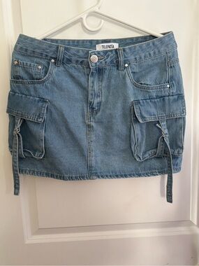Telepatía Light Wash Denim Cargo Mini Skirt
